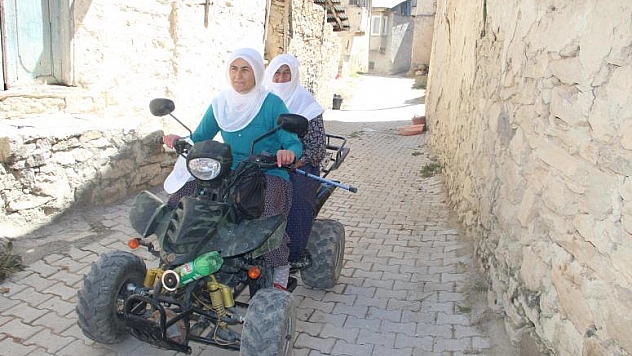 TARLAYA ARTIK MERKEPLE DEĞİL ATV İLE  GİDİYORLAR