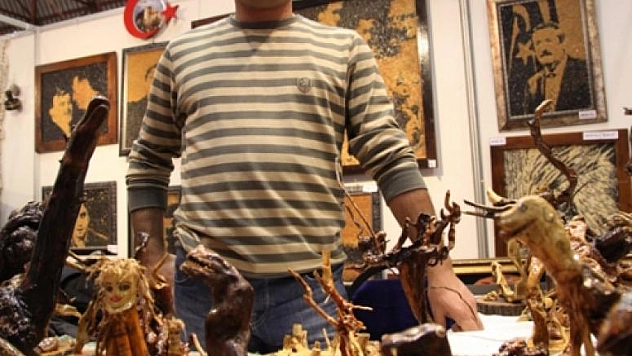 AĞAÇ KÖKLERİNDEN 300 TANE ESER YAPTI 