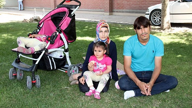 TELEVİZYON PROGRAMINDA EVLENEN ÇİFT, RAMAZANI OTOGAR'DA GEÇİRİYOR