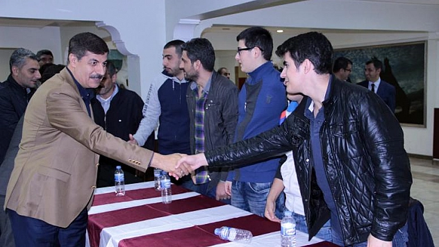 AK PARTİLİ AZMİ EKİNCİ, ELAZIĞLI GENÇLERLE BİR ARAYA GELDİ