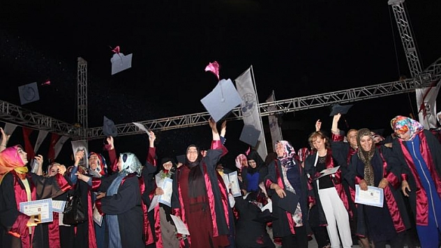 ANNE ÜNİVERSİTESİ 2. DÖNEM MEZUNİYET TÖRENİ