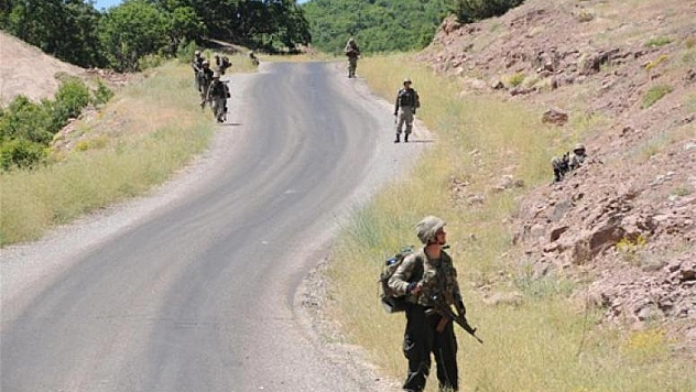 ELAZIĞ'DA SEYİR HALİNDEKİ ARAÇ PATLADI