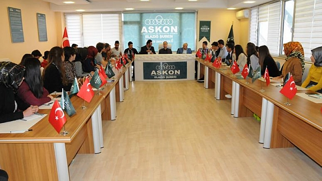 ÖZGÜR, GENÇLERLE BİR ARAYA GELDİ