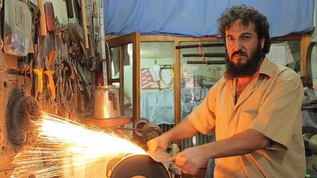 BIÇAKLAR KURBANA HAZIR!