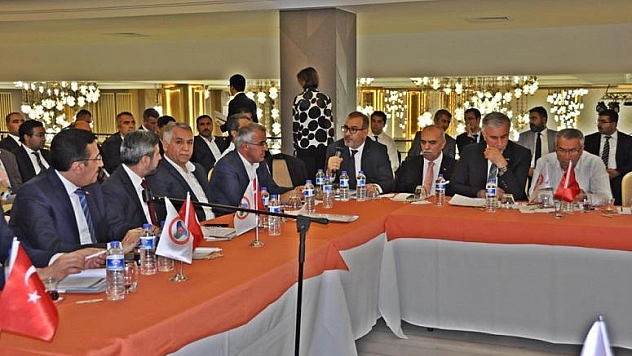 BAKAN TÜFENKCİ İLE  İSTİŞARE TOPLANTISI