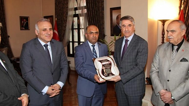 TUHAFİYECİLER ODA BAŞKANI ULAŞ'A 'GİRİŞİMCİ BAŞKAN' ÖDÜLÜ 