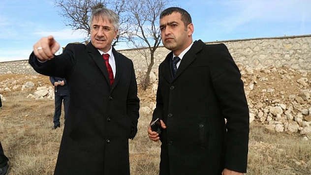 BAŞKAN YANILMAZ, YAPIMI SÜREN POLİS ŞEHİTLİK ALANINDA İNCELEMELERDE BULUNDU