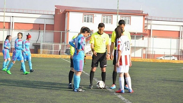 BAYAN FUTBOLCULARIMIZ DEPLASMANDA