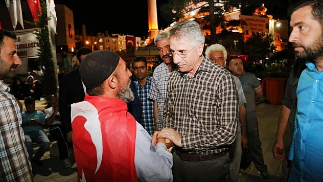 DEMOKRASİ NÖBETİNDEKİ VATANDAŞLARA DESTEK SÜRÜYOR