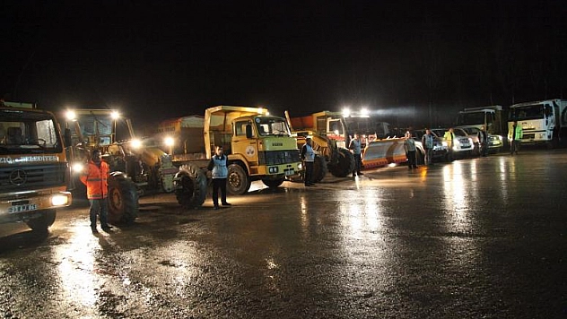 BELEDİYE EKİPLERİ OLASI KAR YAĞIŞINA KARŞI TEYAKKUZ HALİNDE