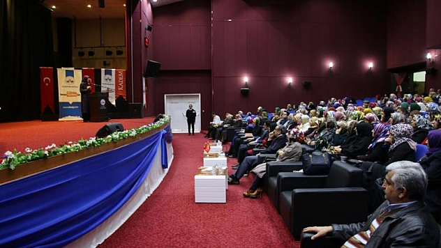 SOSYAL MEDYANIN AİLE ÜZERİNDEKİ ETKİLERİ KONUŞULDU