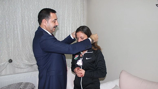 YARIŞ YERİNE İYİLİĞİ TERCİH EDEN BEYZA'YA ONUR ÖDÜLÜ