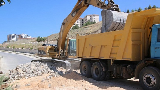 ŞEHİT ÜSTEĞMEN SAMİ ÇİFTÇİ BULVARI YENİLENİYOR