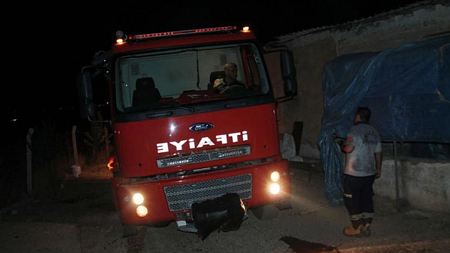 ÇATI YANGININDA 1 KİŞİ DUMANDAN ZEHİRLENDİ