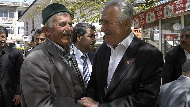 'BAŞBAKAN'IN MİTİNGİNE KATILMAYAN MİLLETVEKİLİ KARDEŞİMİ BİLE ANONS ETTİLER'