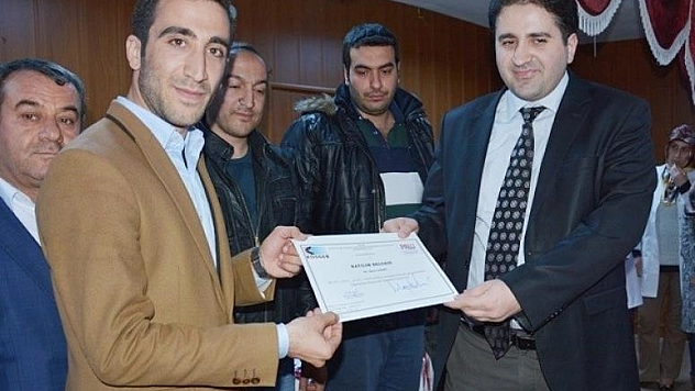 ÇİLEK YETİŞTİRİCİLİĞİ EĞİTİMİNİ ALAN KURSİYERLER SERTİFİKA ALDI