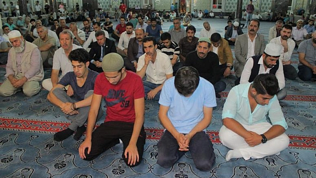 ELAZIĞ'DA ŞEHİTLER İÇİN MEVLİD-İ ŞERİF OKUTULDU 