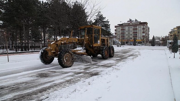 ELAZIĞ BELEDİYESİNIN KARLA MÜCADELE ÇALIŞMALARI SÜRÜYOR