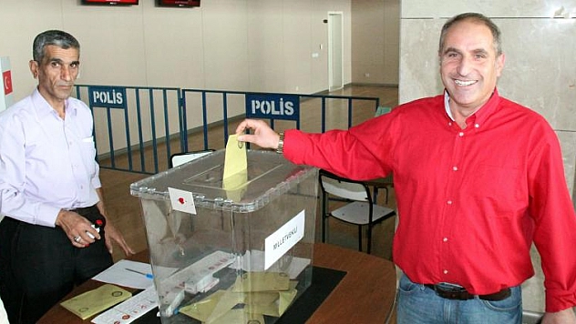 ELAZIĞ HAVALİMANI'NDA OY KULLANMA İŞLEMLERİ BAŞLADI