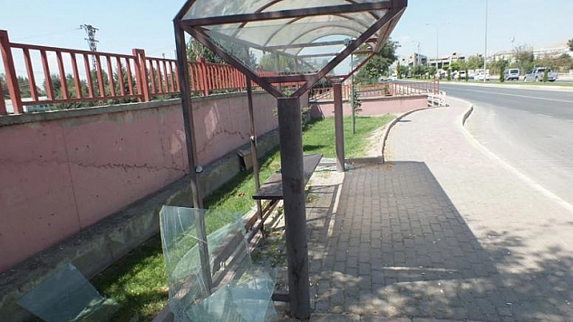 Elazığ Belediyesine Ait Otobüs Durağı Tahrip Edildi