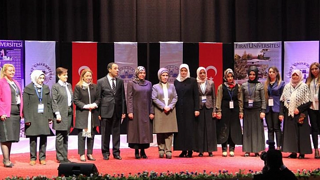 EMİNE ERDOĞAN, ANNE ÜNİVERSİTESİ EĞİTİM PROGRAMINA KATILDI