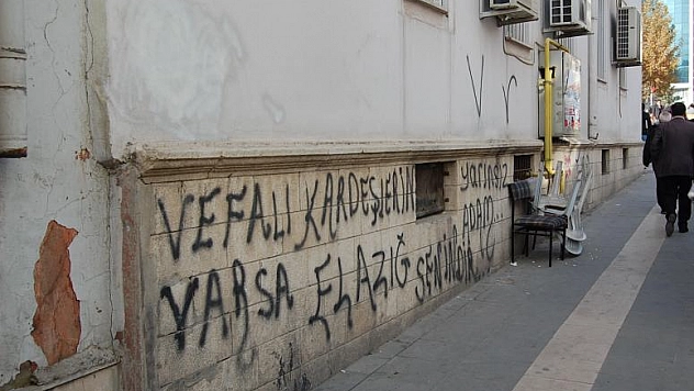 SAHİPSİZ  PTT BİNASI!  