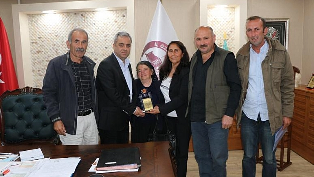 MEHMET SABUNCU'YA  PLAKET 