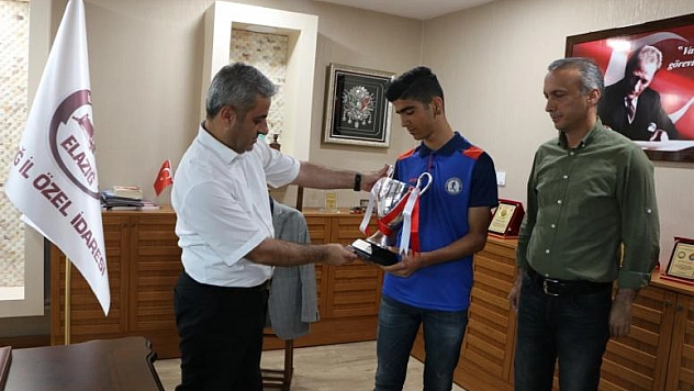 SABUNCU, BAŞARILI SPORCULARI ÖDÜLLENDİRDİ 