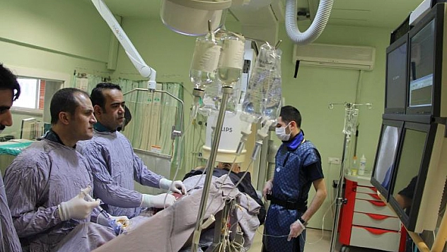 AYAKLARI KESİLECEK DENİLEN HASTA YAŞAMA TUTUNDU