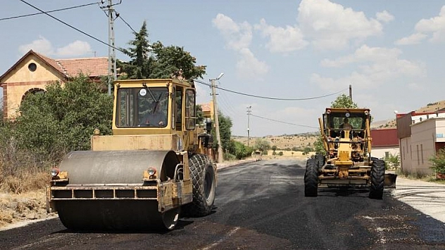 FEN İŞLERİ 50 DERECE SICAKLIĞA RAĞMEN ÇALIŞMALARINA DEVAM EDİYOR