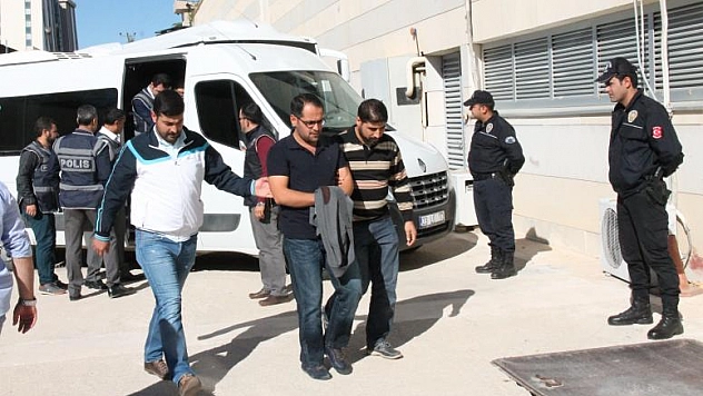 19 AKADEMİSYEN ADLİYEYE SEVK EDİLDİ