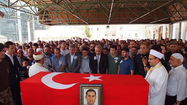 Gölbaşı Şehidimizi  Binlerce Kişi Uğurladı