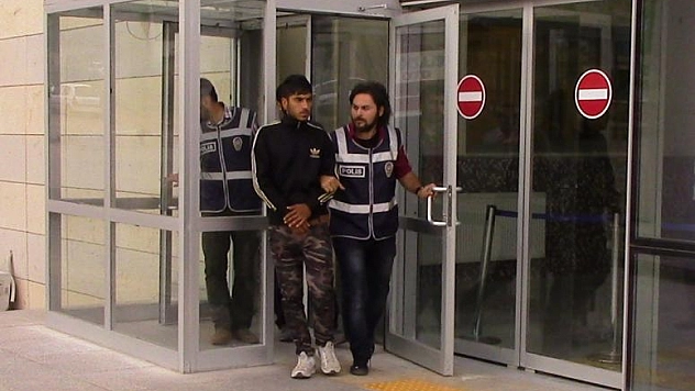 ELAZIĞ'DA İŞ YERİ HIRSIZLARINI GÜVENLİK KAMERASI YAKALATTI