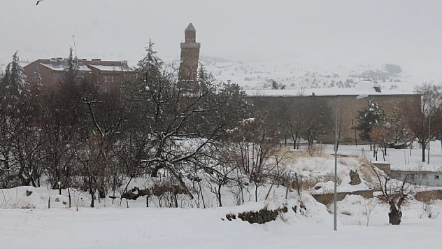 KAR VE SİS HARPUT'TA MÜKEMMEL BİR GÖRÜNTÜ OLUŞTURDU