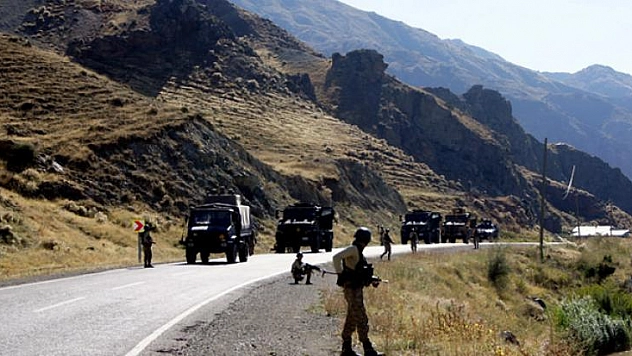 İKİ PATLAYICI İMHA EDİLDİ