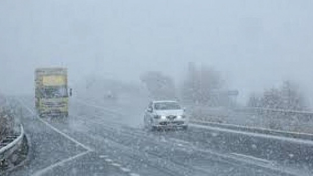 BİNGÖL-ELAZIĞ KARAYOLUNDA MADDİ HASARLI KAZA MEYDANA GELDİ 