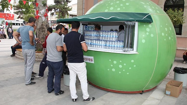 İZZETPAŞA MEYDANI'NDA ÇAY KEYFİ!