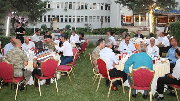 KOMUTANLAR GEÇİCİ KÖY KORUYUCULARIYLA BİR ARAYA GELDİ