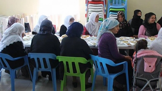 KADINLAR, ŞEHİTLER İÇİN YASİN-İ ŞERİF OKUDU