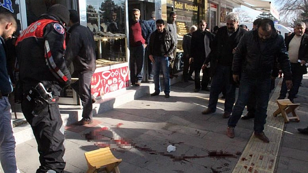 ÇAY OCAĞI ÖNÜNDE SİLAHLI SALDIRI: 3 YARALI