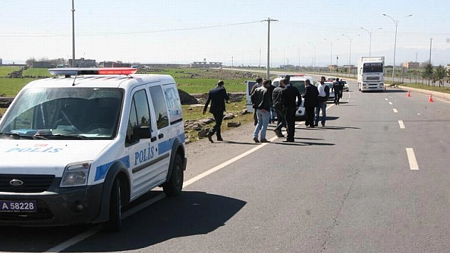 POLİS ARACI TAKLA ATTI: 2 POLİS YARALI