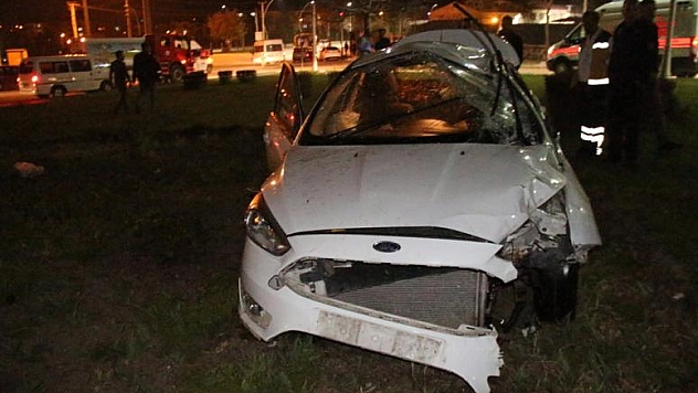 TAKLA ATAN OTOMOBİLDEN ÇIKIP KAÇTILAR