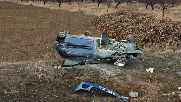 OTOMOBİL, PATPAT MOTORUNA ÇARPTI: 2 YARALI