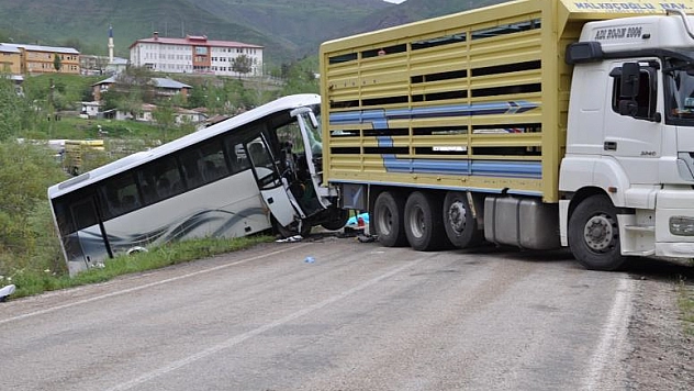 KAZADA AĞIR YARALANAN SÜRÜCÜ HAYATINI KAYBETTİ