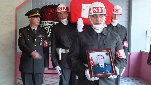  Astsubay Son Yolculuğuna Uğurlandı