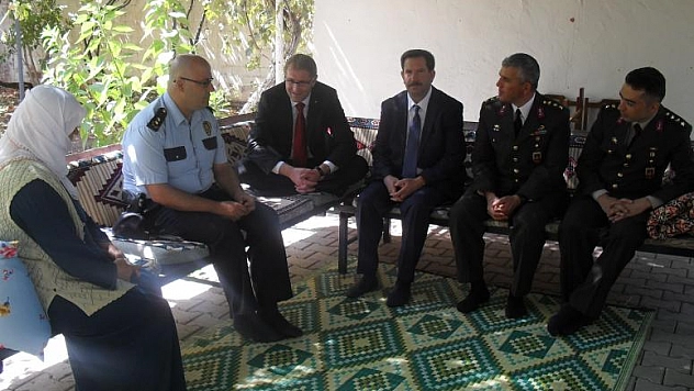 KAYMAKAM ŞEHİT ANNESİNİ ZİYARET ETTİ