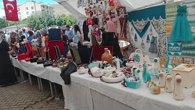 KOVANCILAR'DA YIL SONU SERGİSİ AÇILDI 