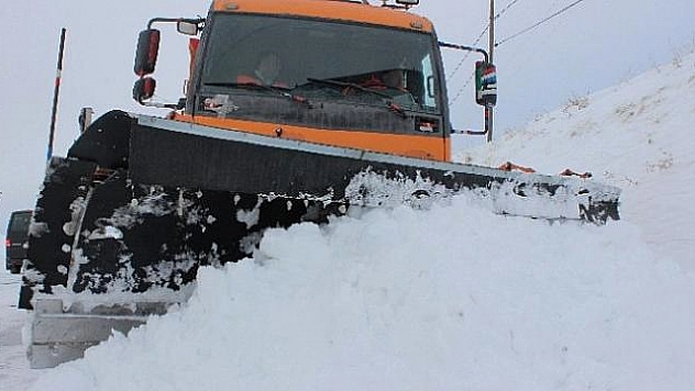 78 KÖY YOLU KAR NEDENİYLE KAPANDI