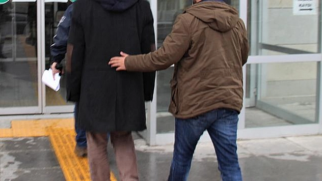 TERÖR PROPAGANDASI YAPAN ÖĞRETMEN GÖZALTINA ALINDI
