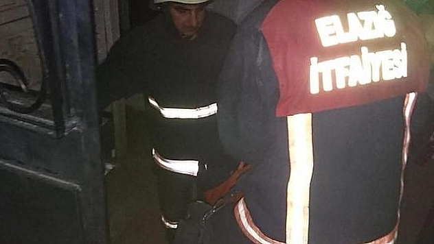 YANGINDA MAHSUR KALDI, İTFAİYE KURTARDI